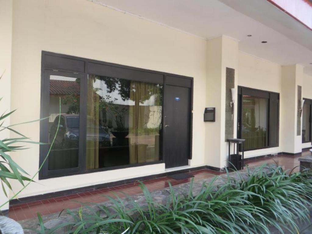 Insumo Palace Hotels & Resorts Kediri  Kültér fotó