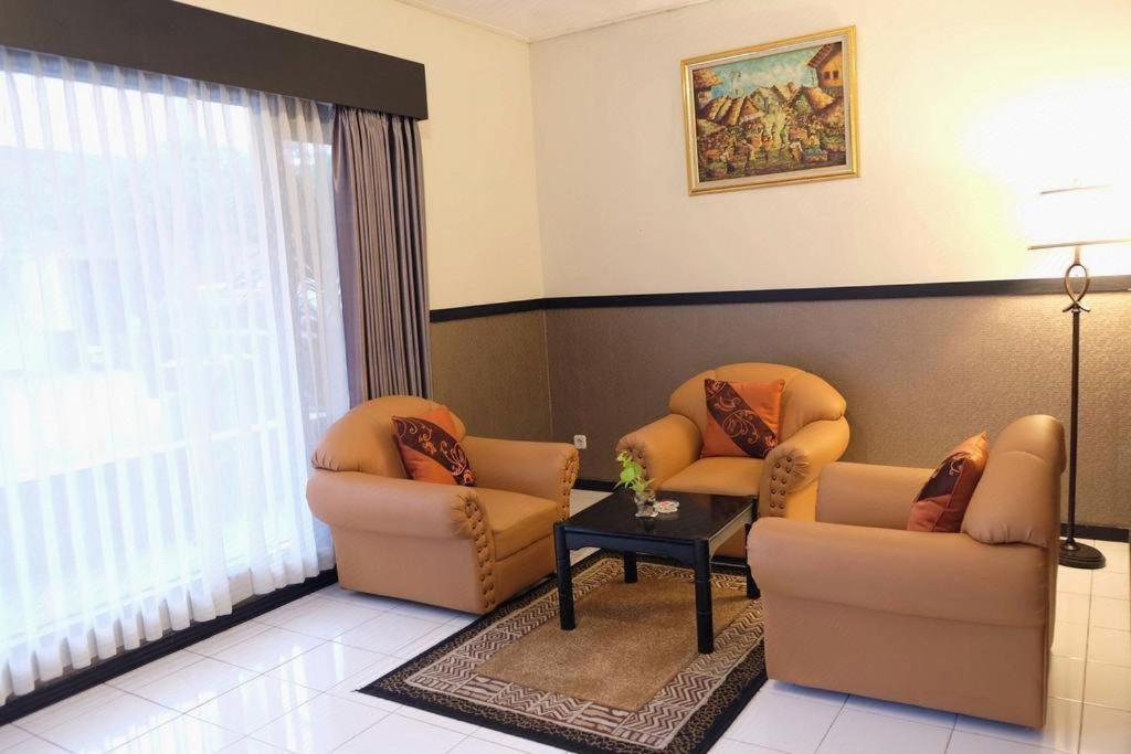 Insumo Palace Hotels & Resorts Kediri  Kültér fotó