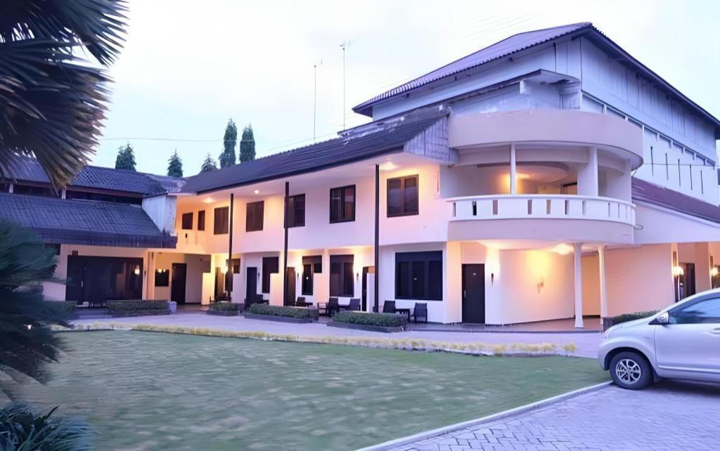 Insumo Palace Hotels & Resorts Kediri  Kültér fotó